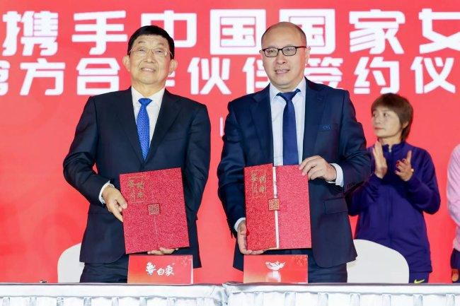 所以，叶忠全这次打算，不管叶辰愿不愿意回归叶家，这一次只要他来了就一定要尽一切办法把他留下。